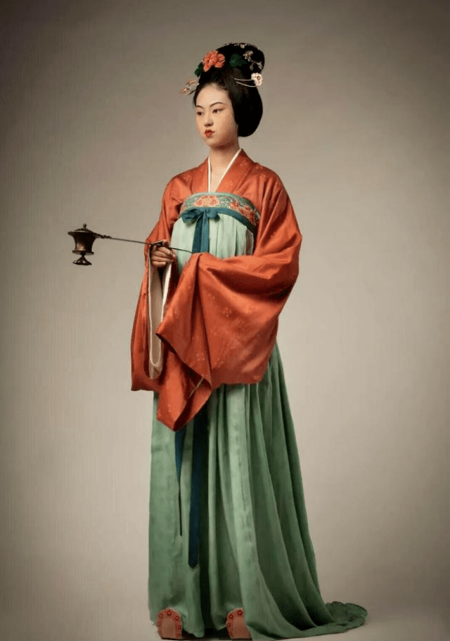 传统|这种汉服看似是女装,实则男生也能穿!你一定不陌生!