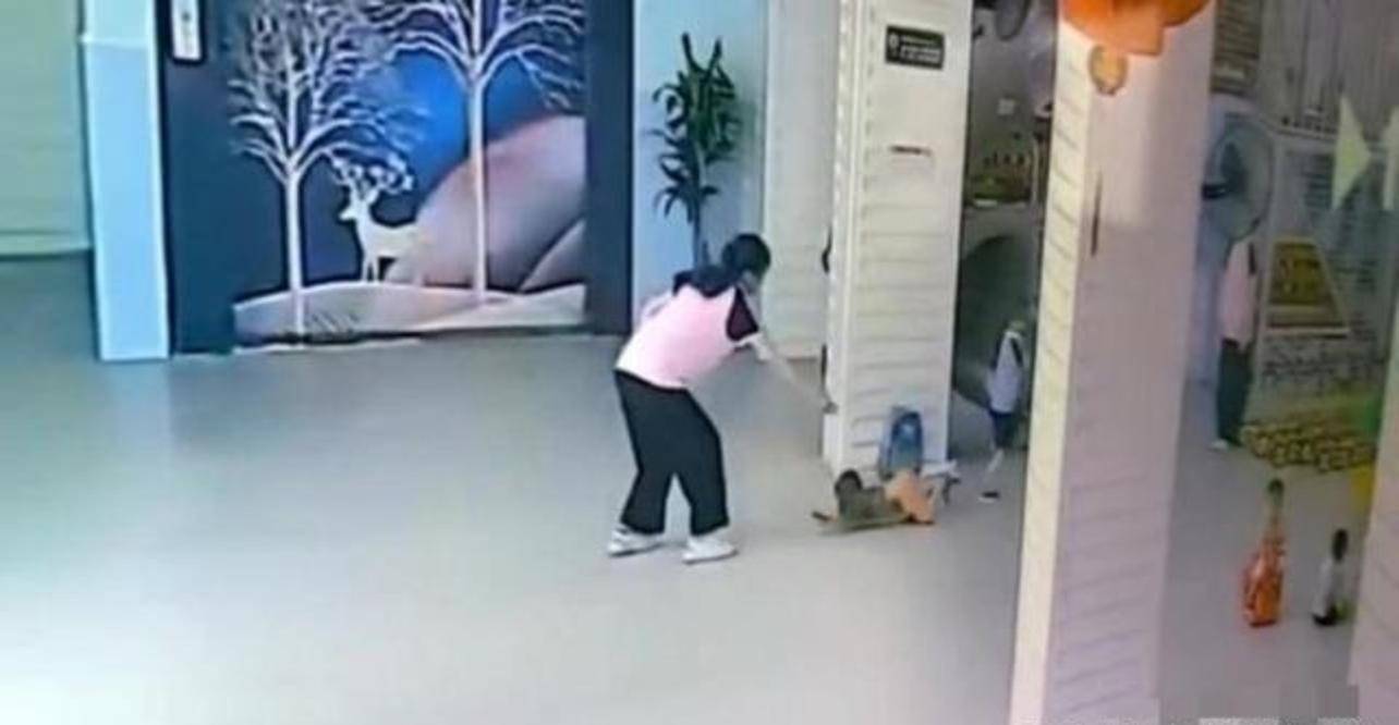 事件|气愤！广东一幼师摔打儿童致其牙齿脱落，满嘴是血！