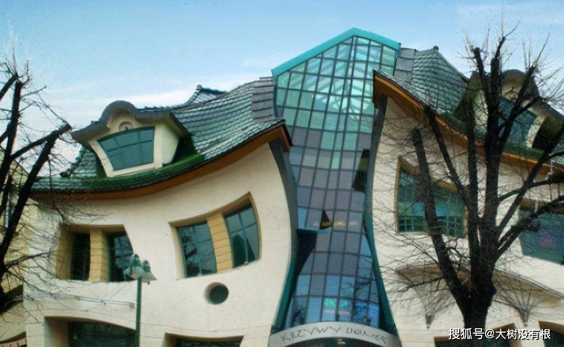 波兰的一个地方,因为设计师的一个童话梦,建造了一座歪歪楼