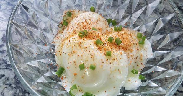 碗底|天气炎热,试试这道水煮荷包蛋,不用油也能做,好吃好看又清淡