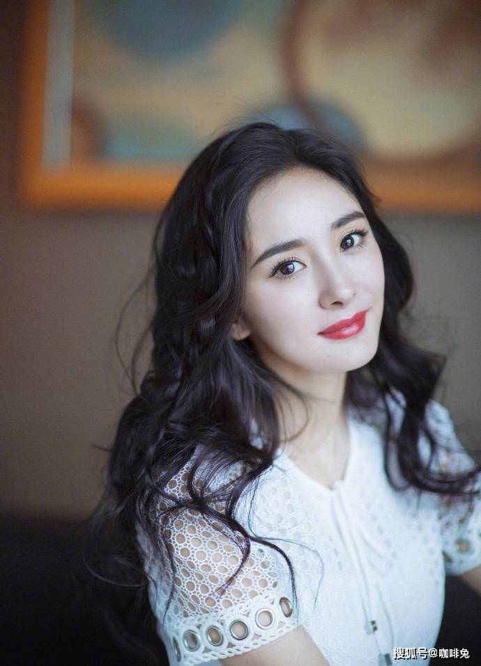 牛仔|当妈的女人如何穿出“少女感”？跟着杨幂学穿搭，时尚洋气又减龄