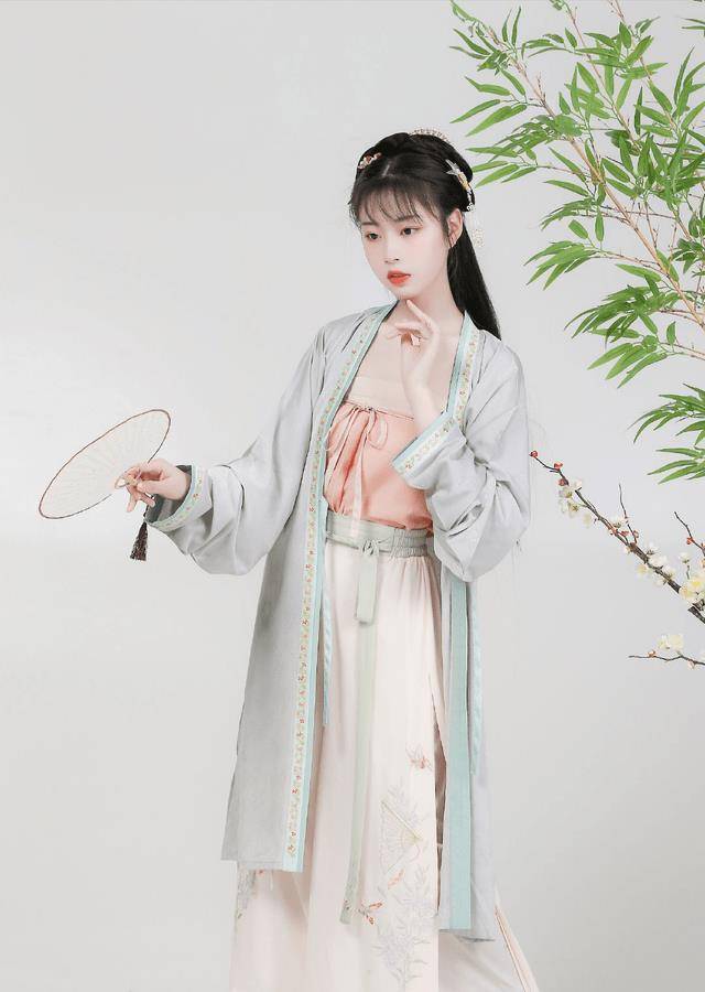 旋裙|宋朝人的时尚又被模仿？包臀裙+吊带衫+短外套，汉服也能变职场装