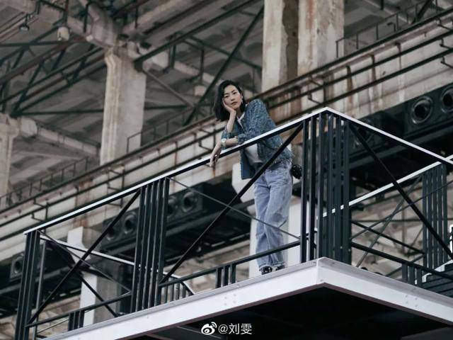 江疏影|超A的西装裙，还有谁比戚薇更合适？