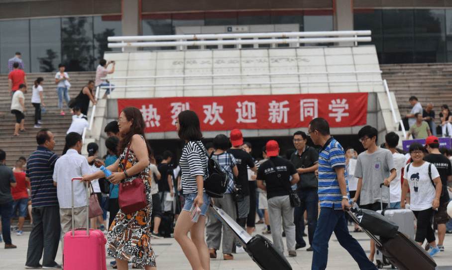 大一刚开学为何一定要家长全程陪同学姐给出答案