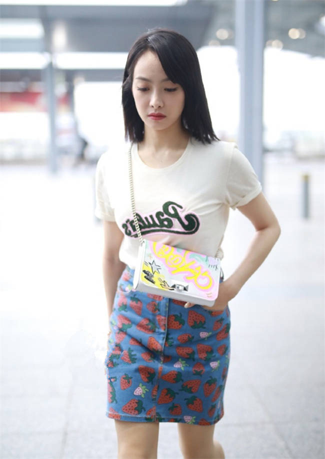 黄褐色|夏季想让女人味升级，白色T恤搭裙子，宋茜吴昕都偷偷穿上了