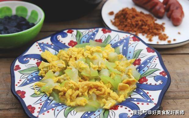 西红柿炒鸡蛋|外出一个多月，终于吃上自家早餐，上桌就被大家抢光，太怀念了！