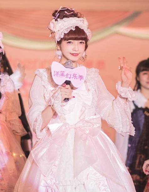 lo|这位明星把洛丽塔服饰推向世界，反而受到了众多lo娘的责骂