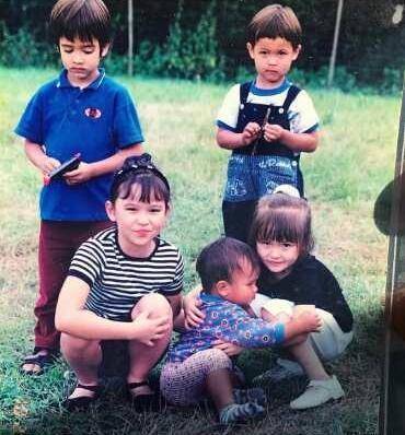 小时候|57岁韦唯为儿子庆生！穿包臀裙皮肤黝黑，儿子感恩时却从不提父亲