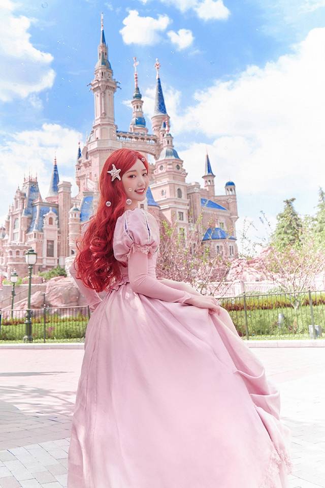 女星cosplay造型3:毛晓彤 毛晓彤之前一组上海迪士尼的「在逃公主」