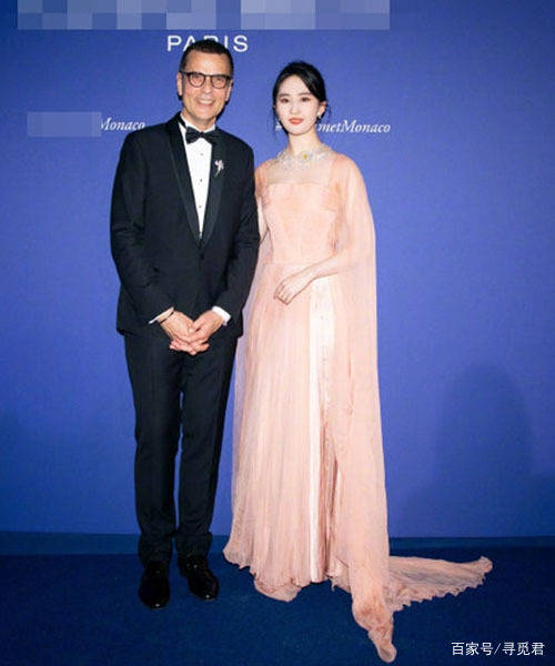 本人|刘亦菲一袭裸粉纱裙出席活动，粉丝称赞：这才是仙女本人！