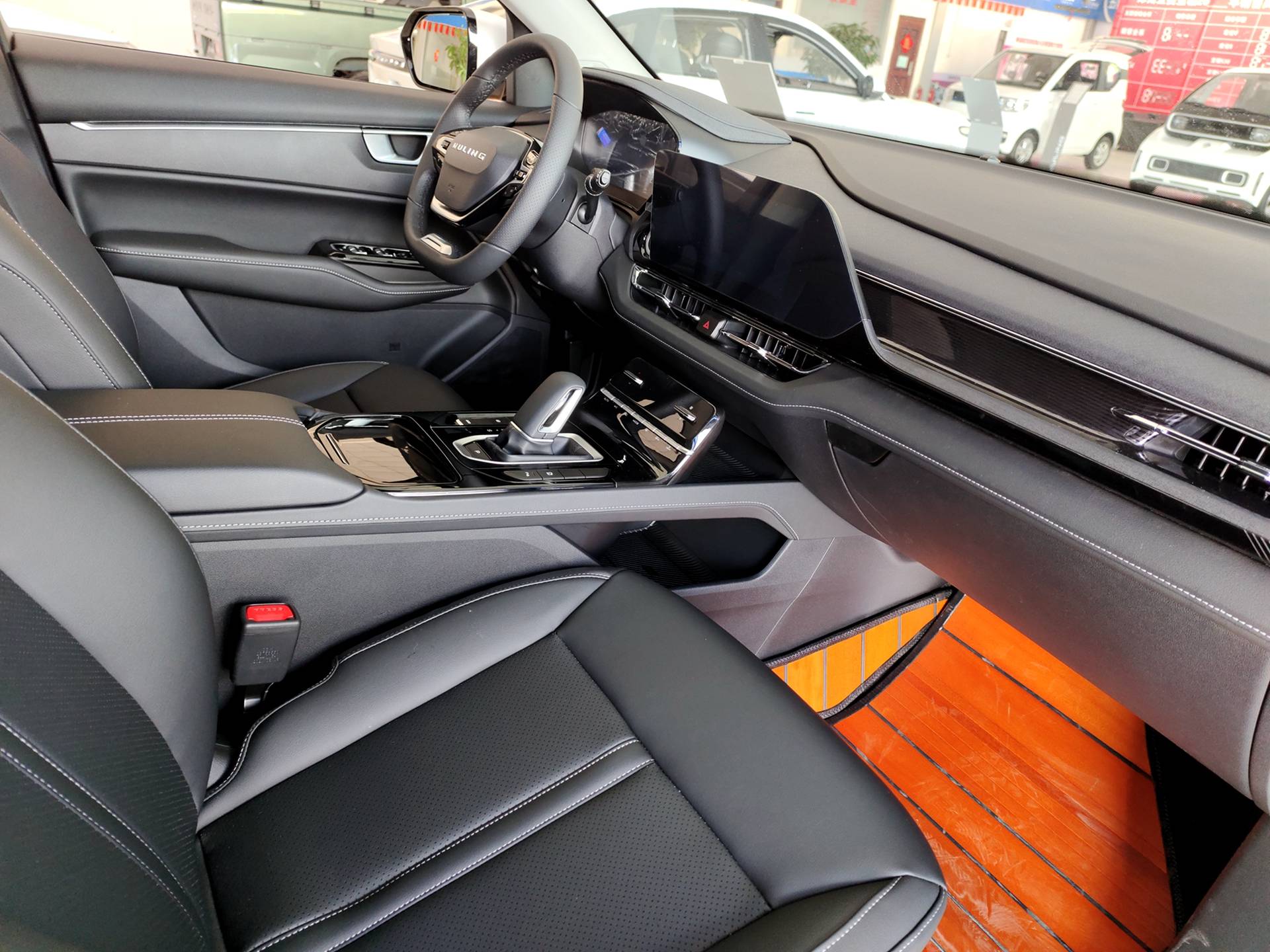 4/6座自由切换 实拍五菱凯捷 配置是亮点