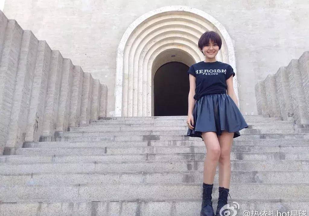 黑色|《甄嬛传》宁嫔机场穿搭惹争议，放飞自我还是自然健康美