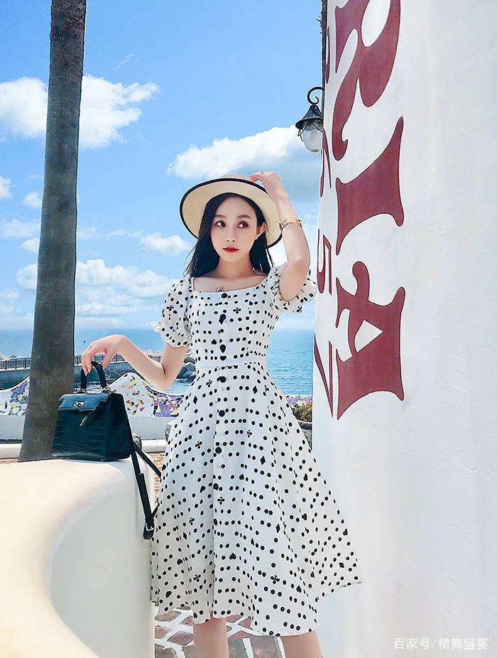 风景|夏季必不可少的波点连衣裙又来啦,街头的亮眼风景就是你了