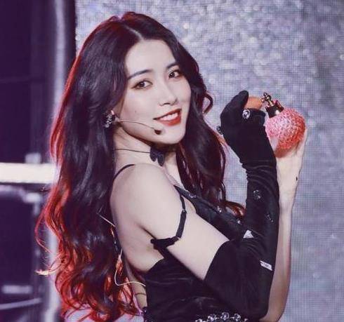 氛围|丝芭是不是开了“鞠学”课？各个妆容和神态都太像小鞠了