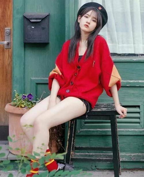 身材|才21岁身材就这么丰满，穿连衣裙尽显成熟感，火辣女神范