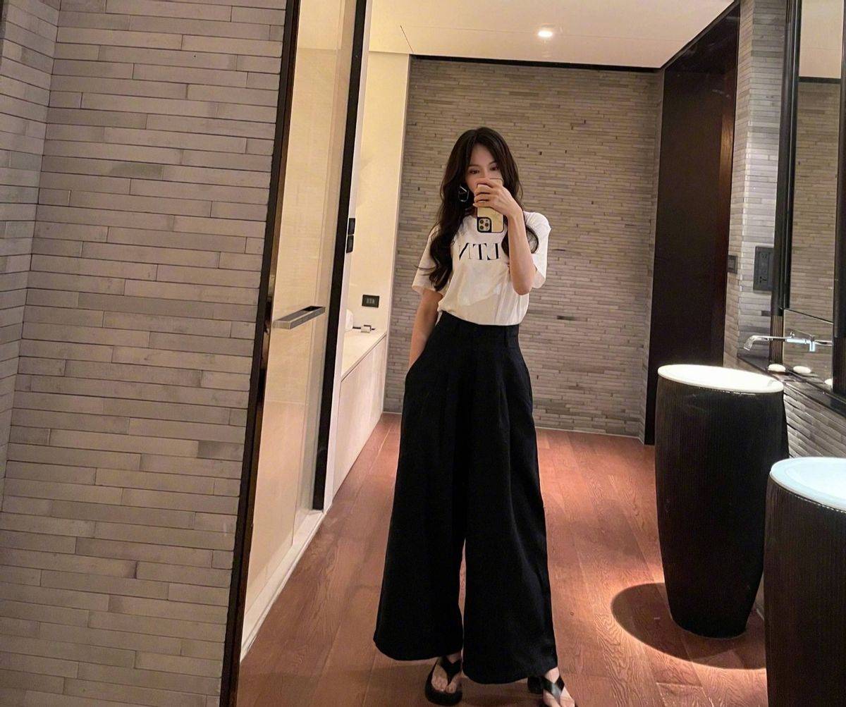 官宣|罗晋再次喜当爹？唐嫣小腹隆起疑怀有二胎，网友：小王子要来了？