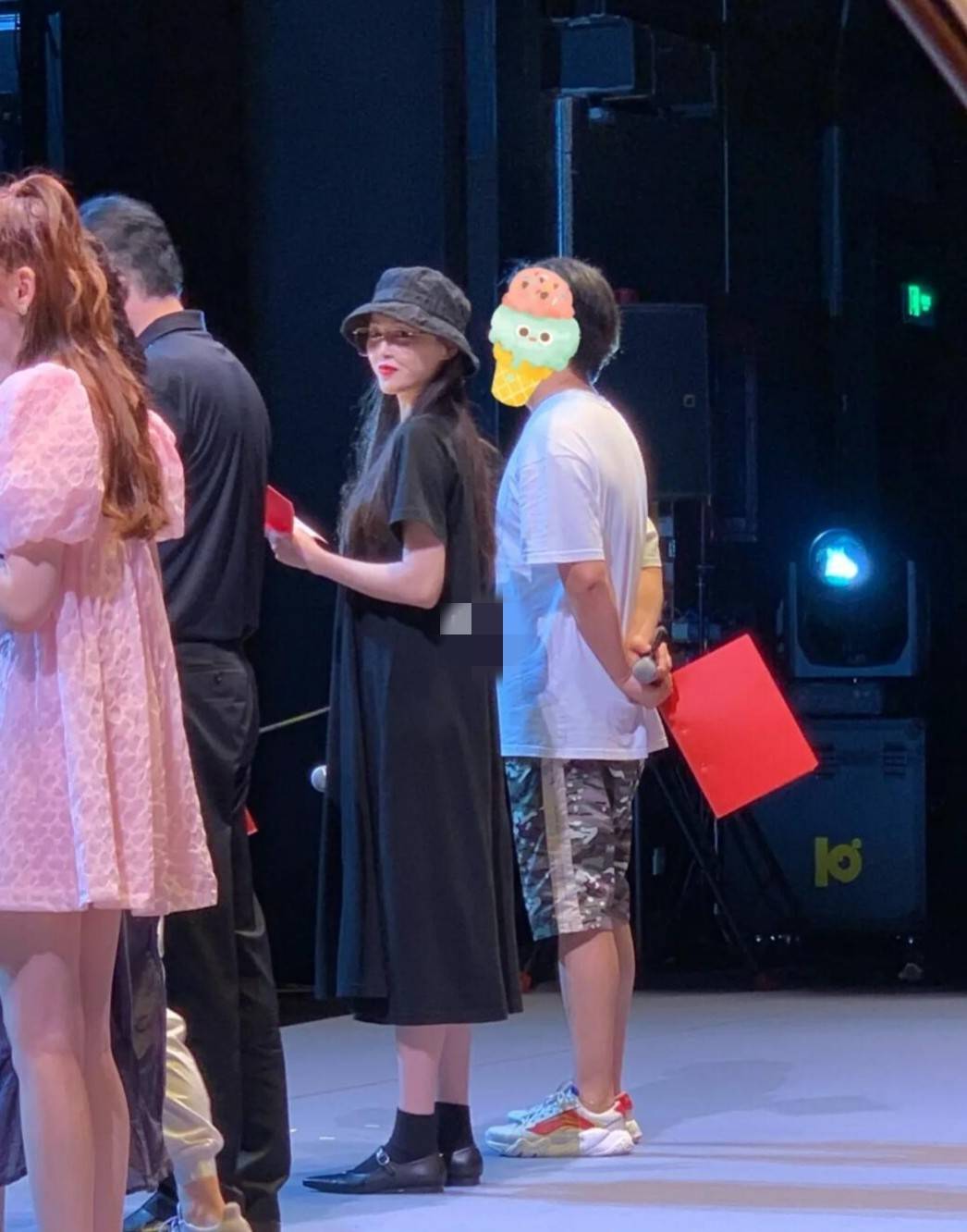 官宣|罗晋再次喜当爹？唐嫣小腹隆起疑怀有二胎，网友：小王子要来了？