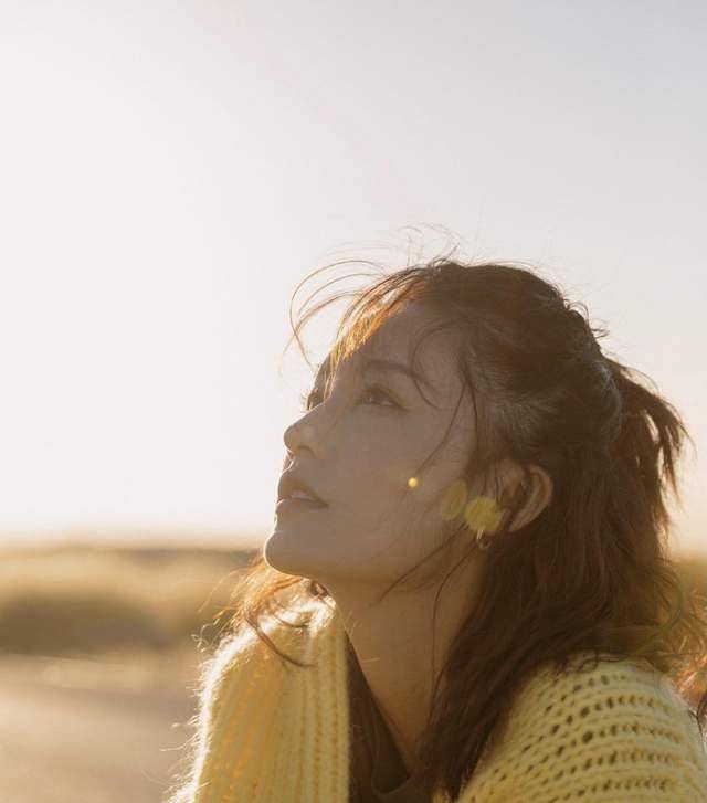 妖精|气质女神李沁，美得独特，黑白配都穿出高级感，不愧被赞中国妖精