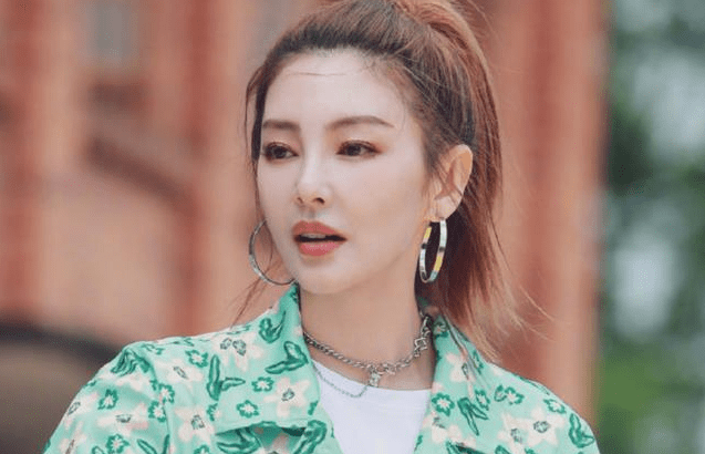 因为|谢娜生二胎淡出《快乐大本营》，张雨绮接替，比吴昕沈梦辰表现好