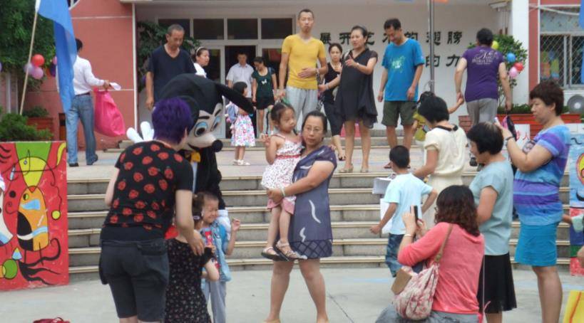 家长|老师把女儿的照片发群里，宝妈心里不是滋味：这是逼孩子退园？