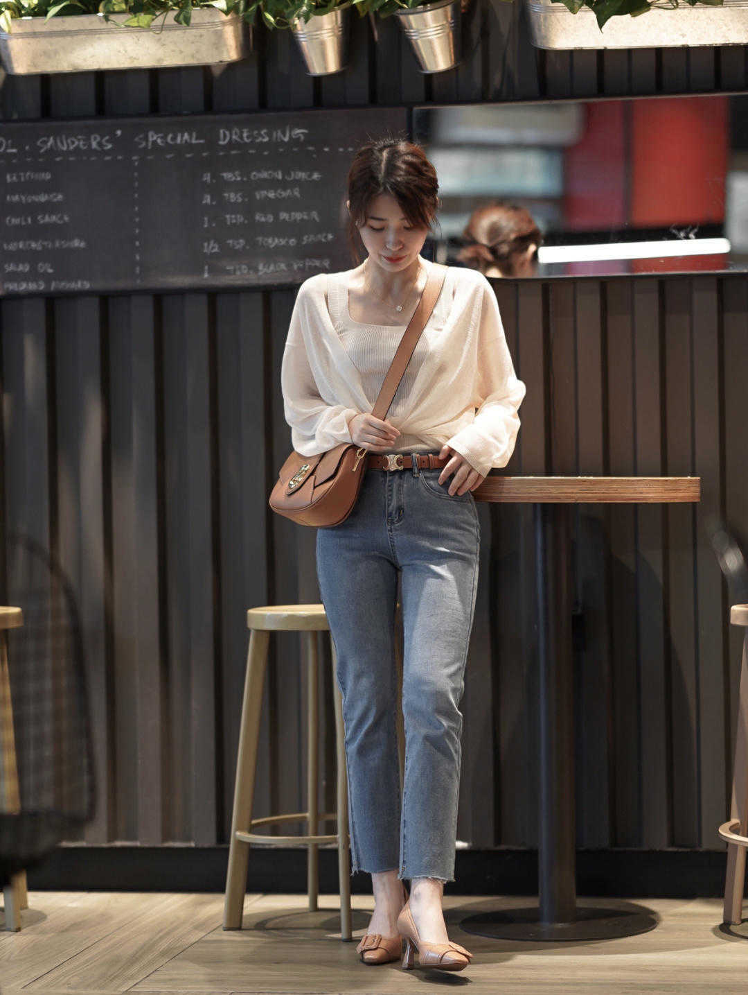 颜色|夏季怎么配色才时髦？学会这几套的“配色精髓”，让你的气质飙升