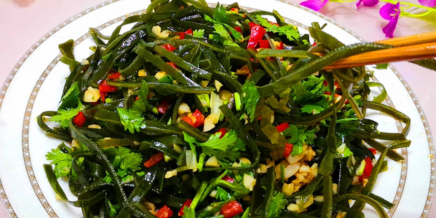 泡发海带有技巧,直接用清水泡,难怪颜色发黑,口感发硬不好吃 - 医药经