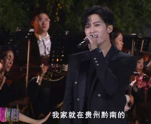 戚薇|金鸡奖开幕式女明星齐穿旗袍：戚薇像绿孔雀，金莎太圆润