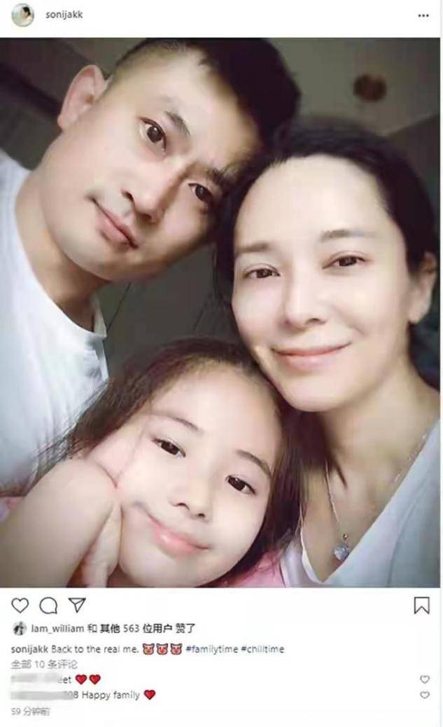 身材|41岁郭羡妮罕见晒照，素颜皮肤超嫩像二十，女儿五官随她太优越