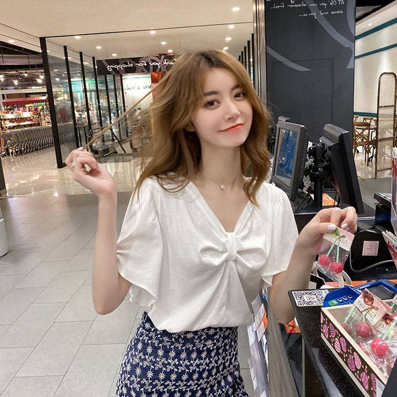 设计|锁骨T恤耍点“小心机”，让这个夏季充满了诱惑力