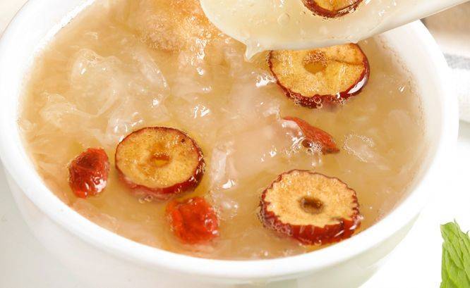 消食止泻,补脾胃,固元气等功效;啤酒是以小麦芽和大麦芽为主要原料