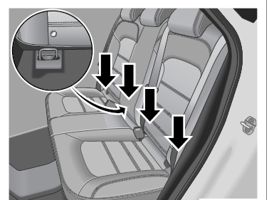 2,将儿童安全座椅的isofix接口对准座椅后方的对应isofix接口,插入