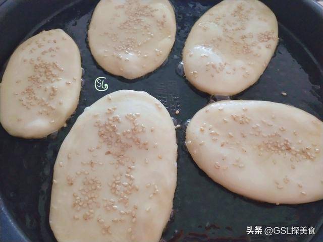 做法|早餐,我家爱吃这个饼,不醒面,不发面,出锅层次分明,外酥里软