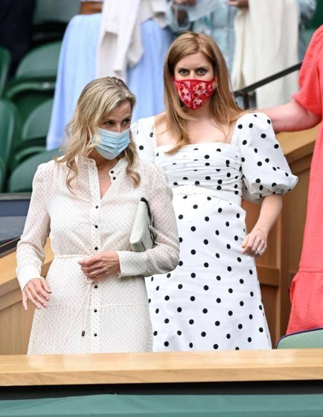 球赛|凯特居家隔离一周解放，绿色洋装抢镜网球赛，娘家总动员现时尚力