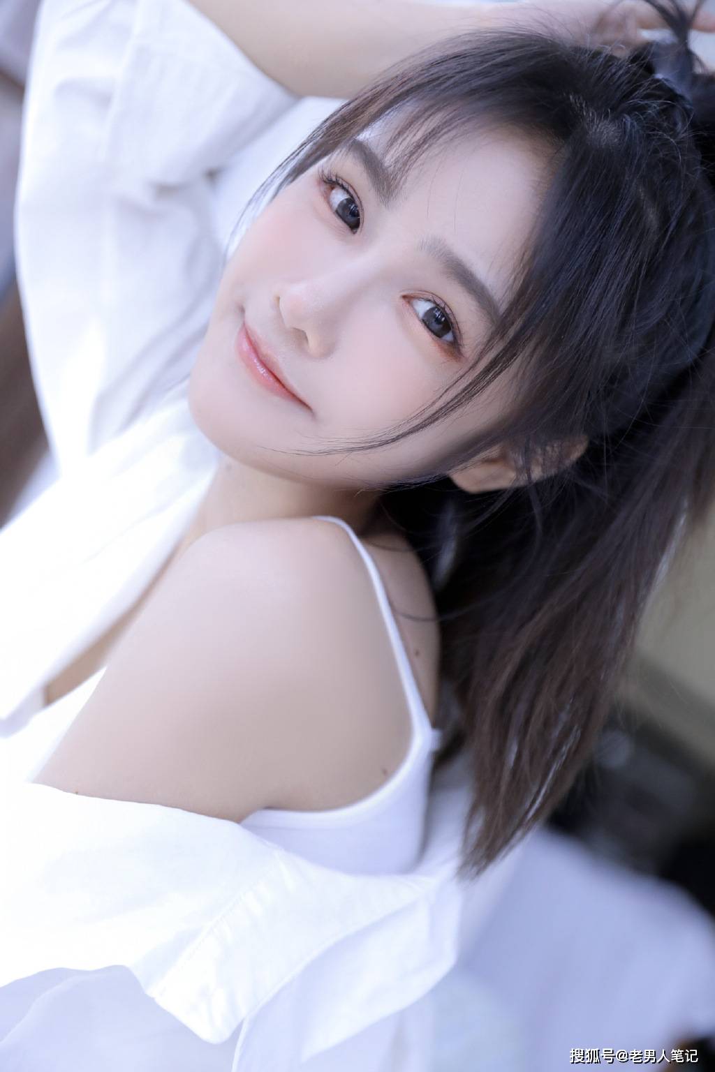 苏杉杉7月私服照一口甜少女清新怡人纯色浪漫满满夏日气息