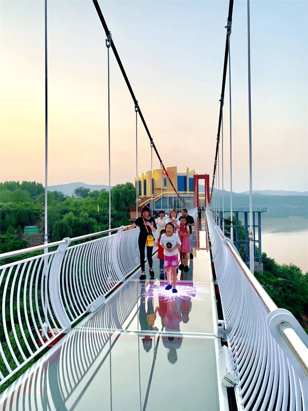 我们的商业街,竹泉村夜间漂流,红石寨玻璃桥,悬崖玻璃滑漂,欢乐大马戏