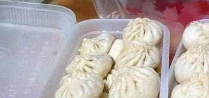 要求|情侣吃早餐要求打包,服务员一拳砸下去情侣懵圈了,网友:没毛病