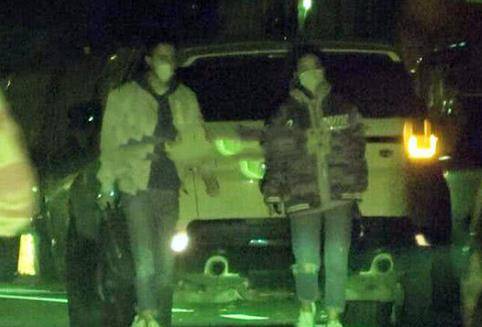 张佳宁|叶祖新和张佳宁恋爱后罕见同框，身穿同款卫衣挽手闲逛超甜蜜