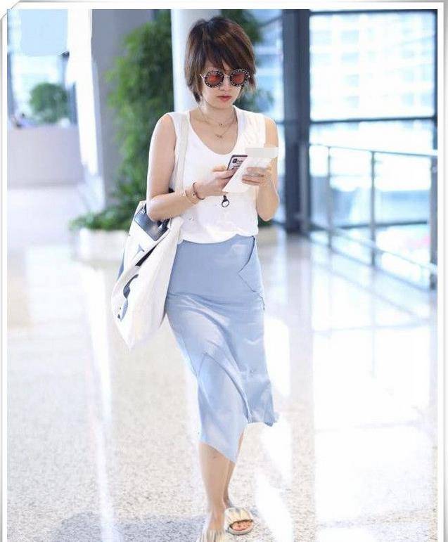 马伊琍|马伊琍单身后活成少女！上万连衣裙美得高调，网友：文章把宝丢了