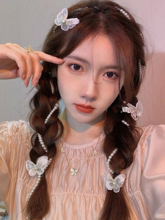 丝带|3款绝美的夏日扎发,扁头大脸女生快来学!