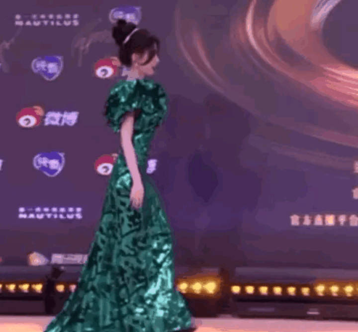 活动|鞠婧祎身高成迷？工作室晒图像有一米七，离开精修后生图大翻车？