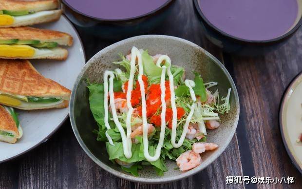 主动|孩子吃早餐从来不用我催，到点准时坐过来，一桌子主动全吃光