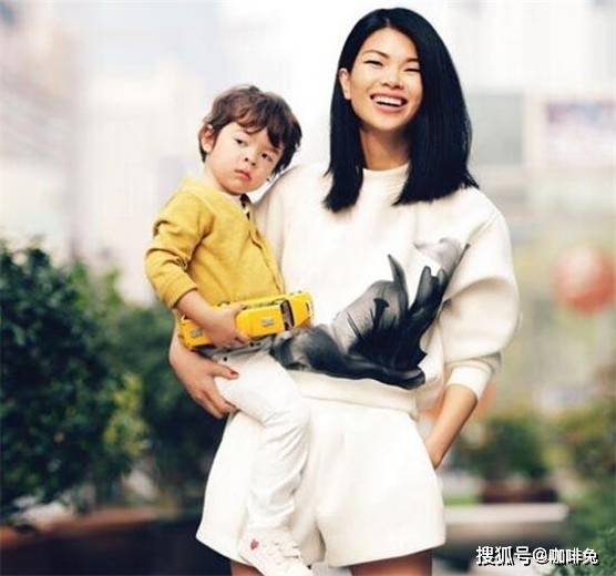 套装|名模吕燕在时尚圈17年， 转型当设计师，告诉人们美不光是看脸蛋