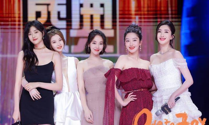 盛典|又是盛典!刘亦菲又仙又欲,杨幂深v撩人,热巴吊带蕾丝艳压全场