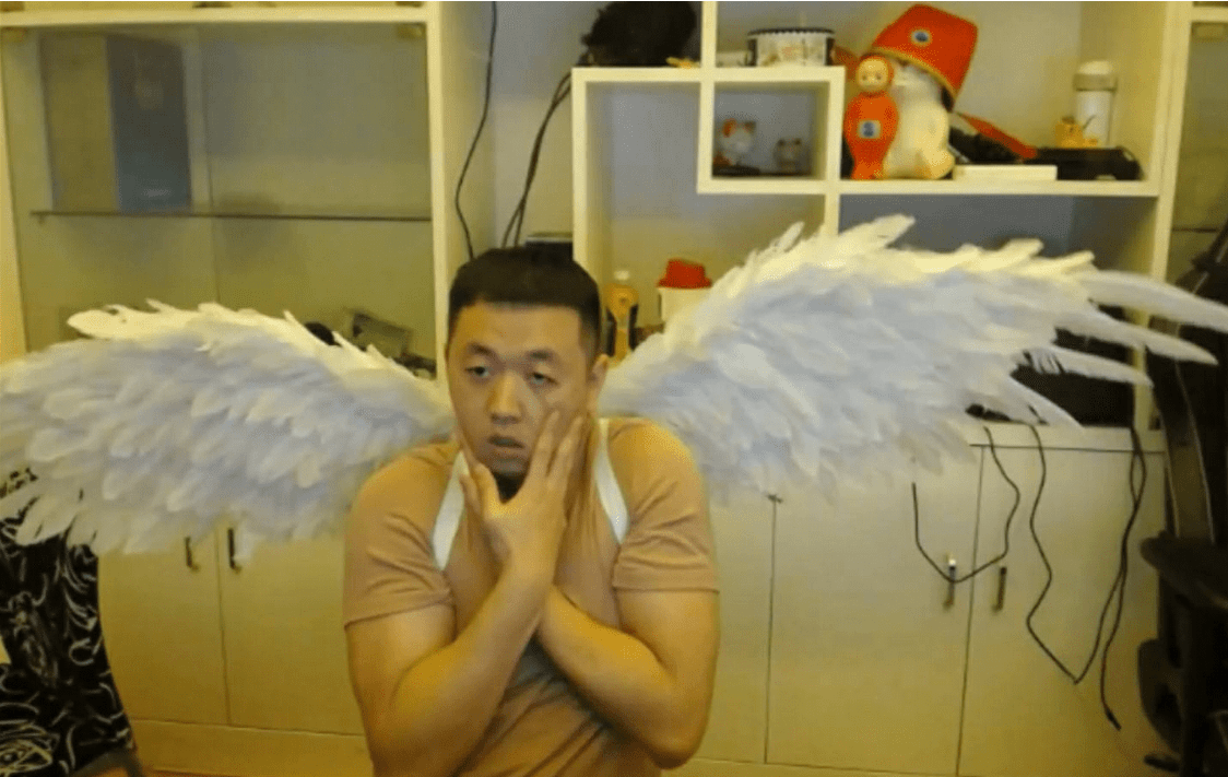 艺术家之间的对碰尬剧女王叫嚣药水哥带篮子也来凑热闹