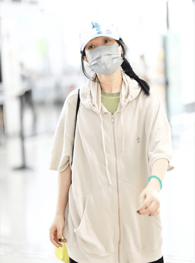 爱美|周迅私服穿得真随便，衣服松垮有些显胖，感觉不像个精致的女明星