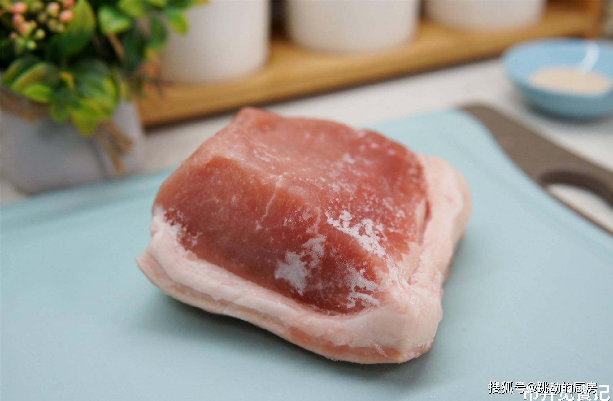 怎么解冻肉块最快 af9fbbfad3d7425eab64791775087954.jpeg