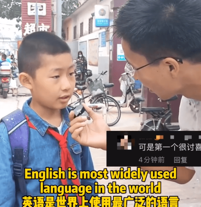 河北一老师街头用英文采访小学生 二年级男孩流利的英文令人意外 英语