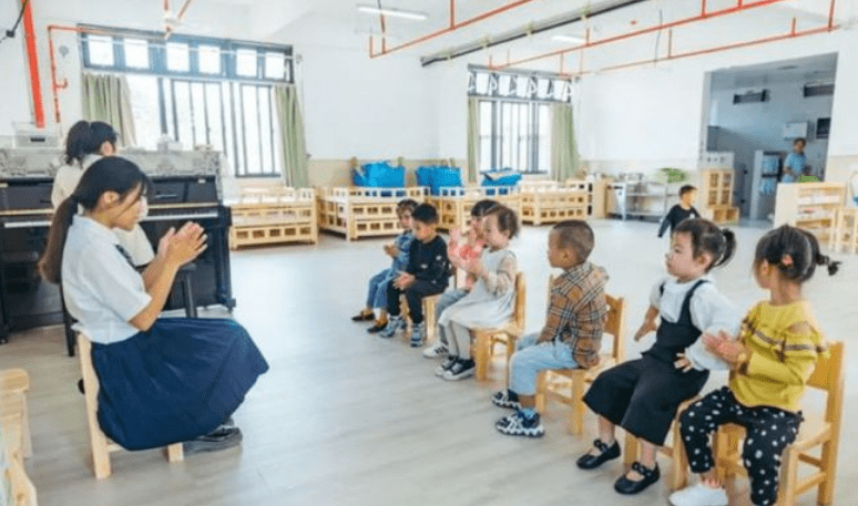 才是真|别再幼儿园让娃学知识，“超前教育”的危害，会在2年级时爆发