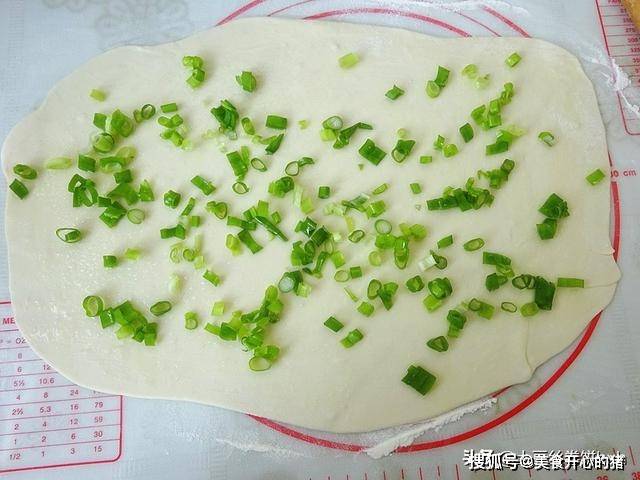 能量|快手葱油饼，外酥里软，15分钟完成，能量足又抗饿，太香！