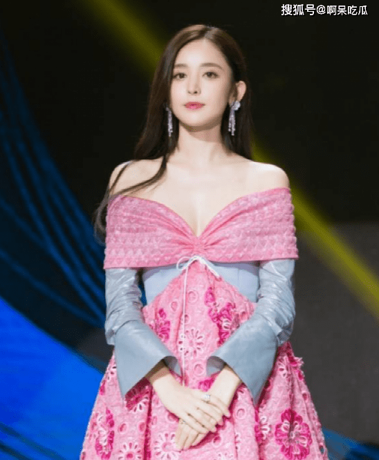 杨幂|盘点女明星红毯失败造型,杨幂身挂渔网,超模何穗也翻车